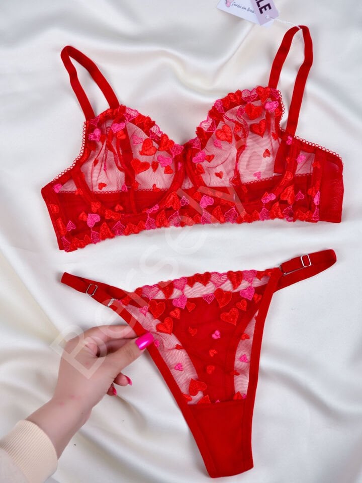 Kadın  Kalpli Kırmızı Dantelli Balenli  Sütyen Külot Takım