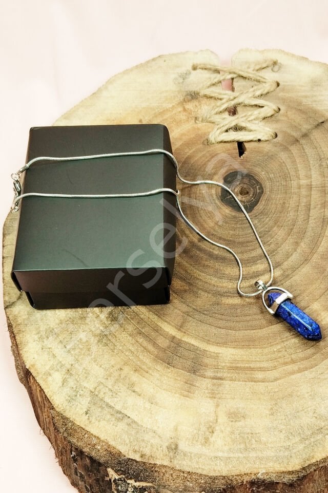 Lapis  Lazuli Doğal Taşı Zincirli El Yapımı Tasarımlı Kolye Uç: 3,5 cm Zincir: 20 cm Kutulu