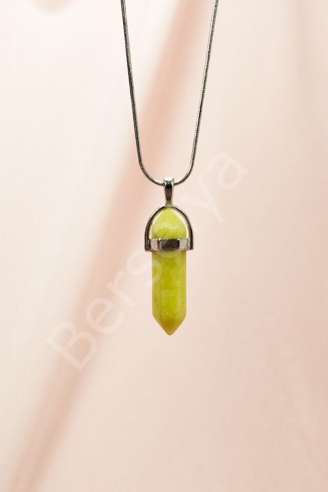 Peridot Doğal Taşı Zincirli El Yapımı Tasarımlı Kolye Uç: 3,5 cm Zincir: 20 cm Kutulu