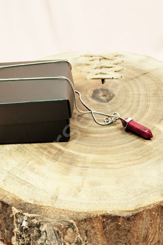 Yakut Doğal Taşı Zincirli El Yapımı Tasarımlı Kolye Uç: 3,5 cm Zincir: 20 cm Kutulu