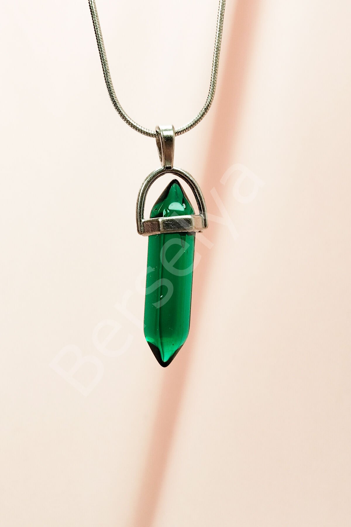 Yeşil Kuvars Doğal Taşı Zincirli El Yapımı Tasarımlı Kolye Uç: 3,5 cm Zincir: 20 cm Kutulu
