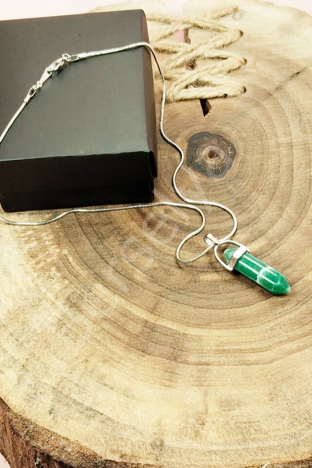 Yeşim Doğal Taşı Zincirli El Yapımı Tasarımlı Kolye Uç: 3,5 cm Zincir: 20 cm Kutulu