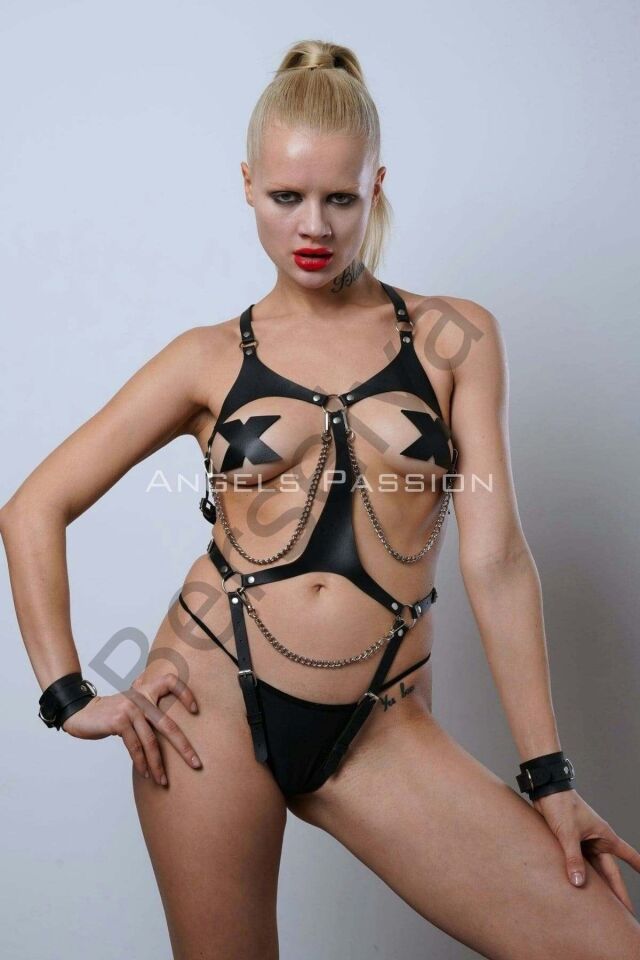 Ağı Açık Fantazi Deri İç Giyim, Kelepçeli Deri Erotik Giyim - Brf1131