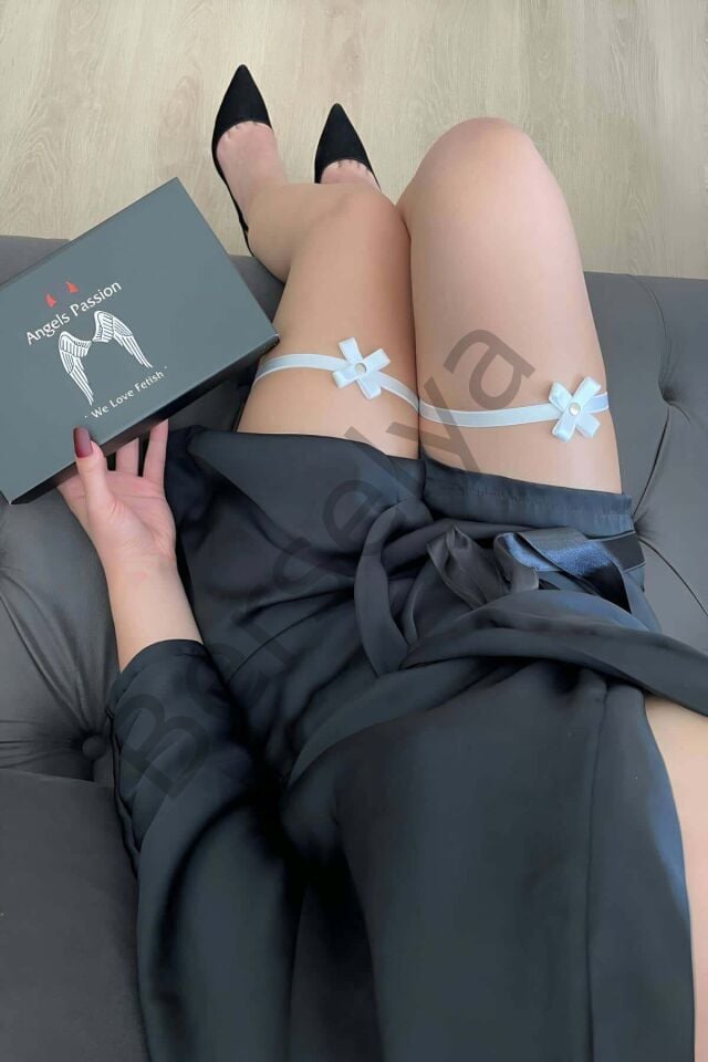 Beyaz Çiçek Detaylı Şık Elastik Bacak Bandı - Brf528