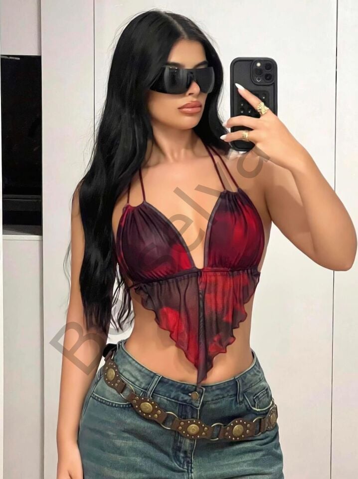 Kırmızı Siyah Desenli İnce Askılı Üçgen Kesim Crop