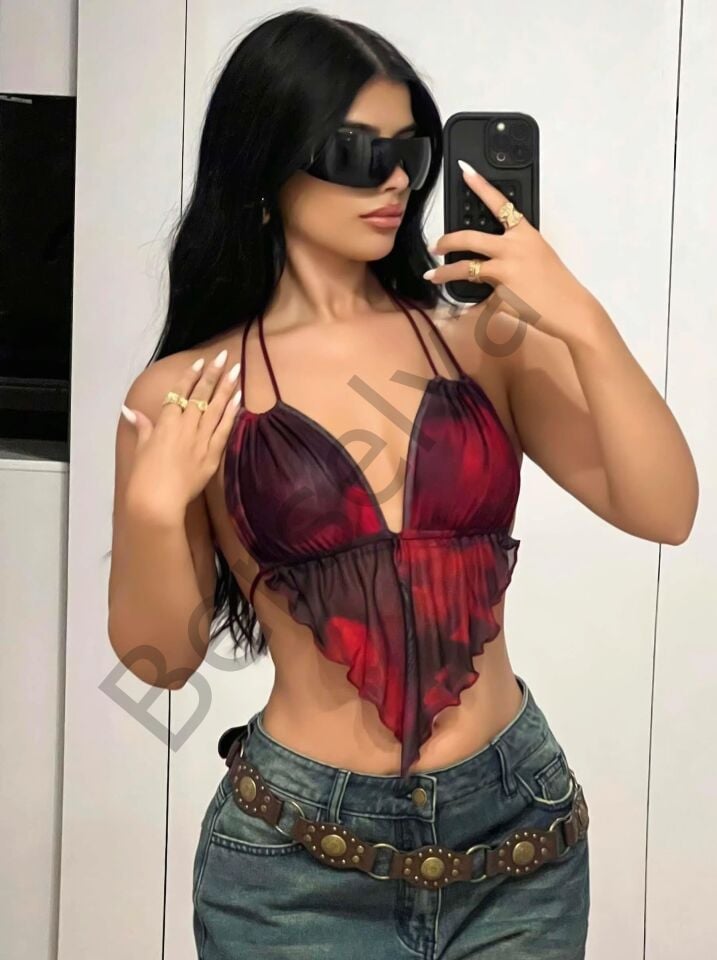 Kırmızı Siyah Desenli İnce Askılı Üçgen Kesim Crop