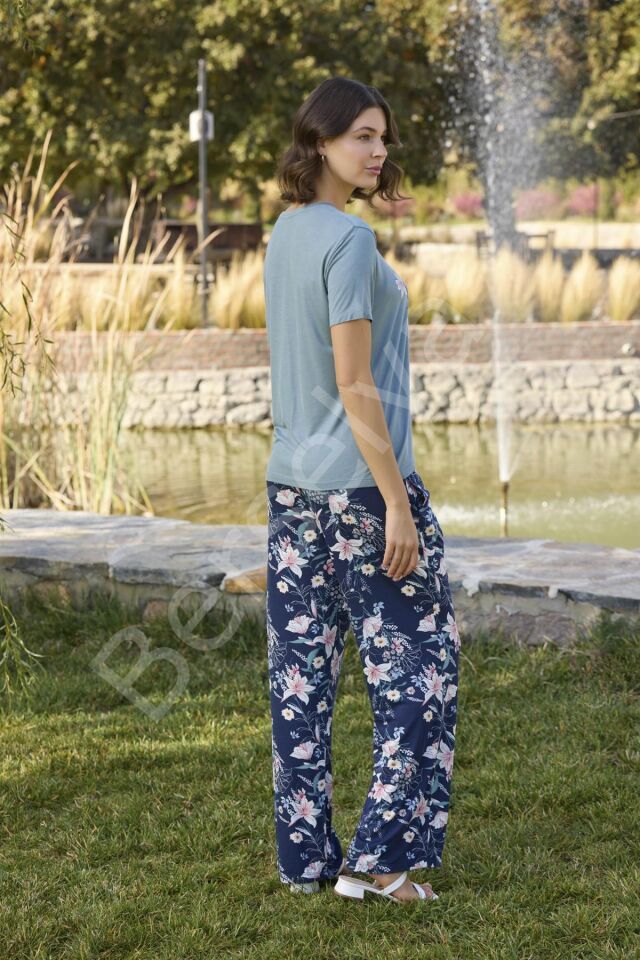 Çiçek Ve Yaprak Desenli Ve Baskılı Pijama Takımı