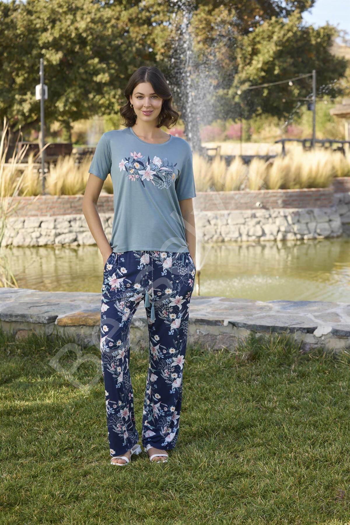 Çiçek Ve Yaprak Desenli Ve Baskılı Pijama Takımı