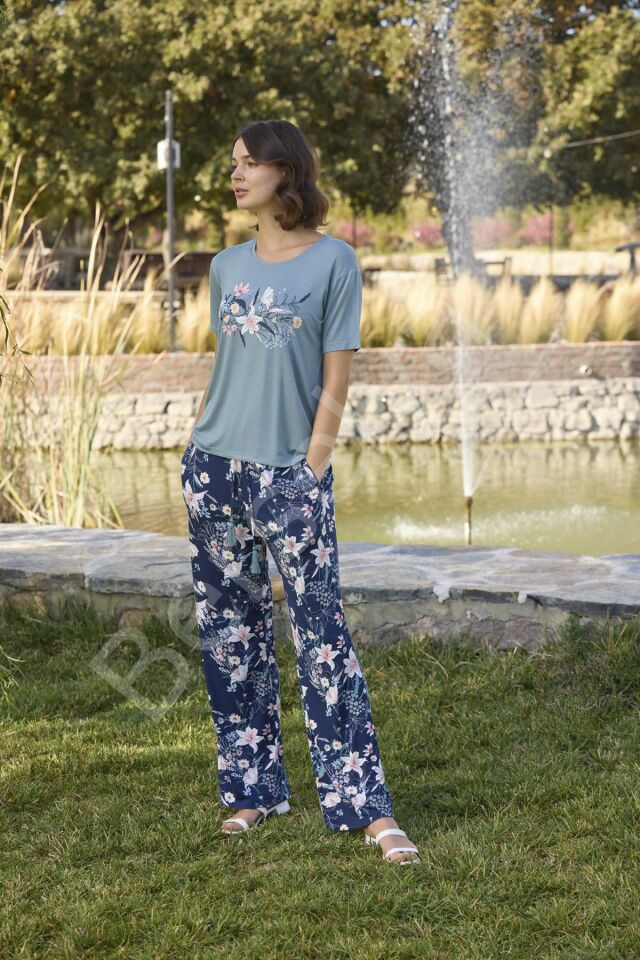 Çiçek Ve Yaprak Desenli Ve Baskılı Pijama Takımı