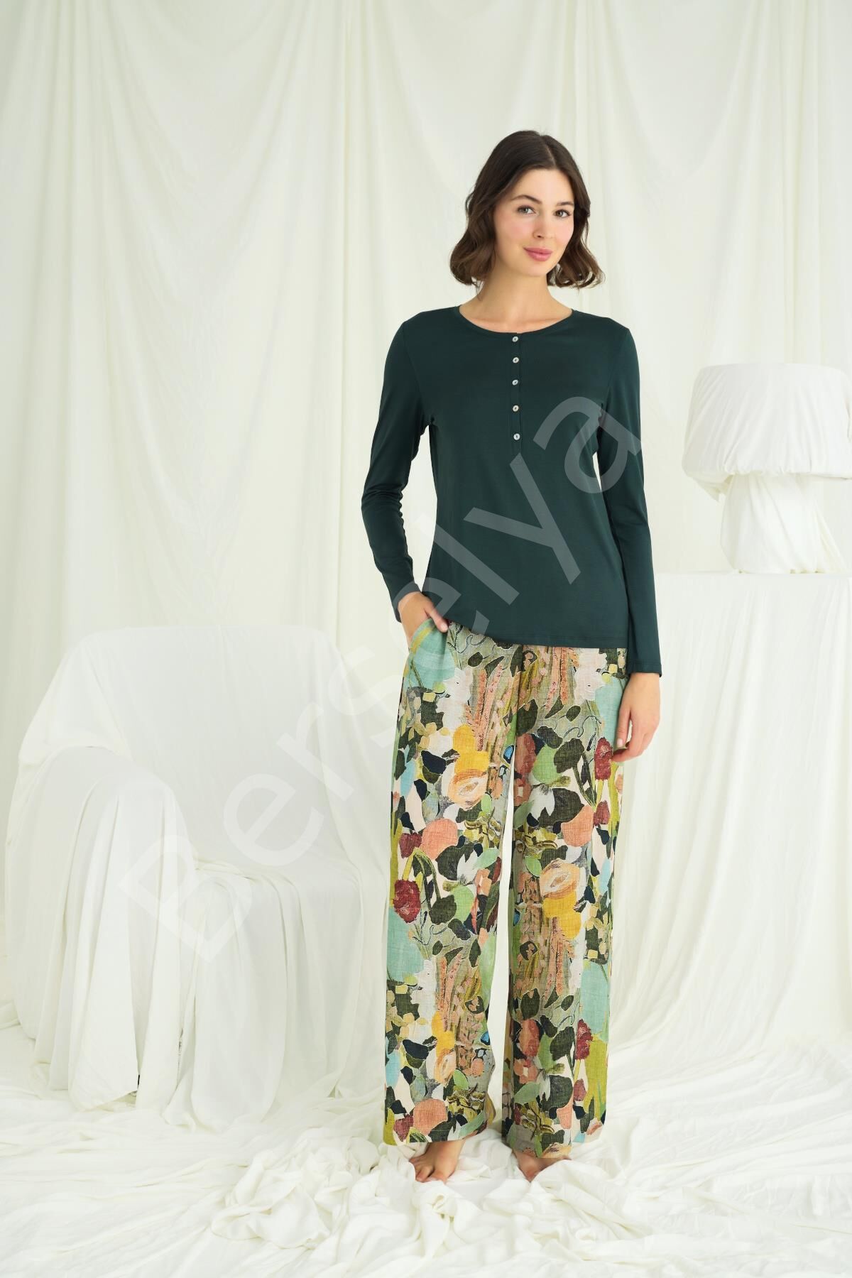 Çiçek Ve Yaprak Desenli Pijama Takımı