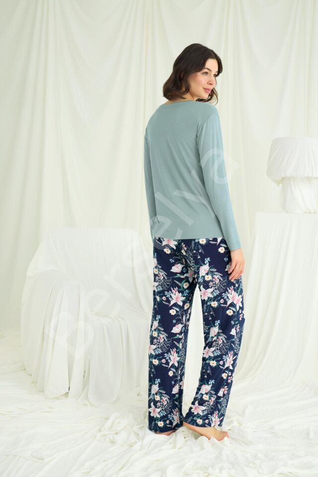 Çiçek Ve Yaprak Desenli Baskılı Pijama Takımı