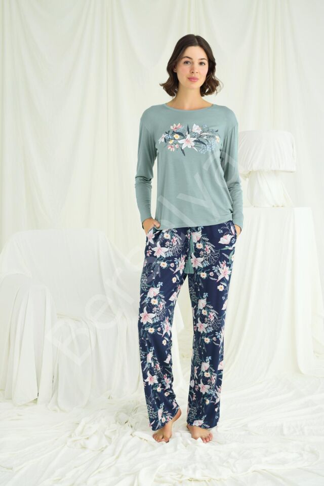Çiçek Ve Yaprak Desenli Baskılı Pijama Takımı