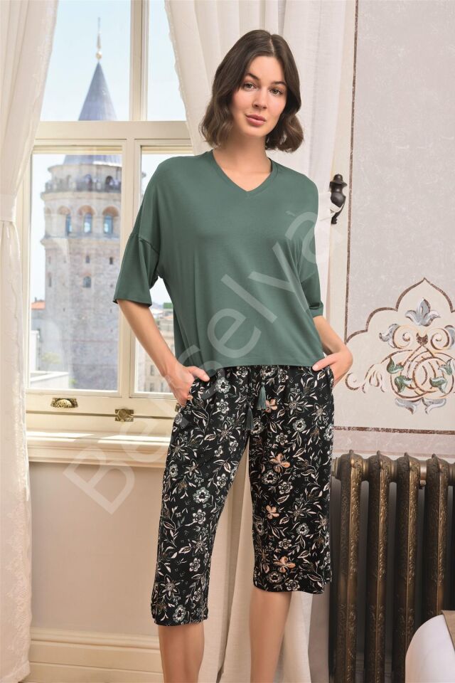 Çiçek Ve Yaprak Desenli V Yaka Büyük Beden Kapri Takımı