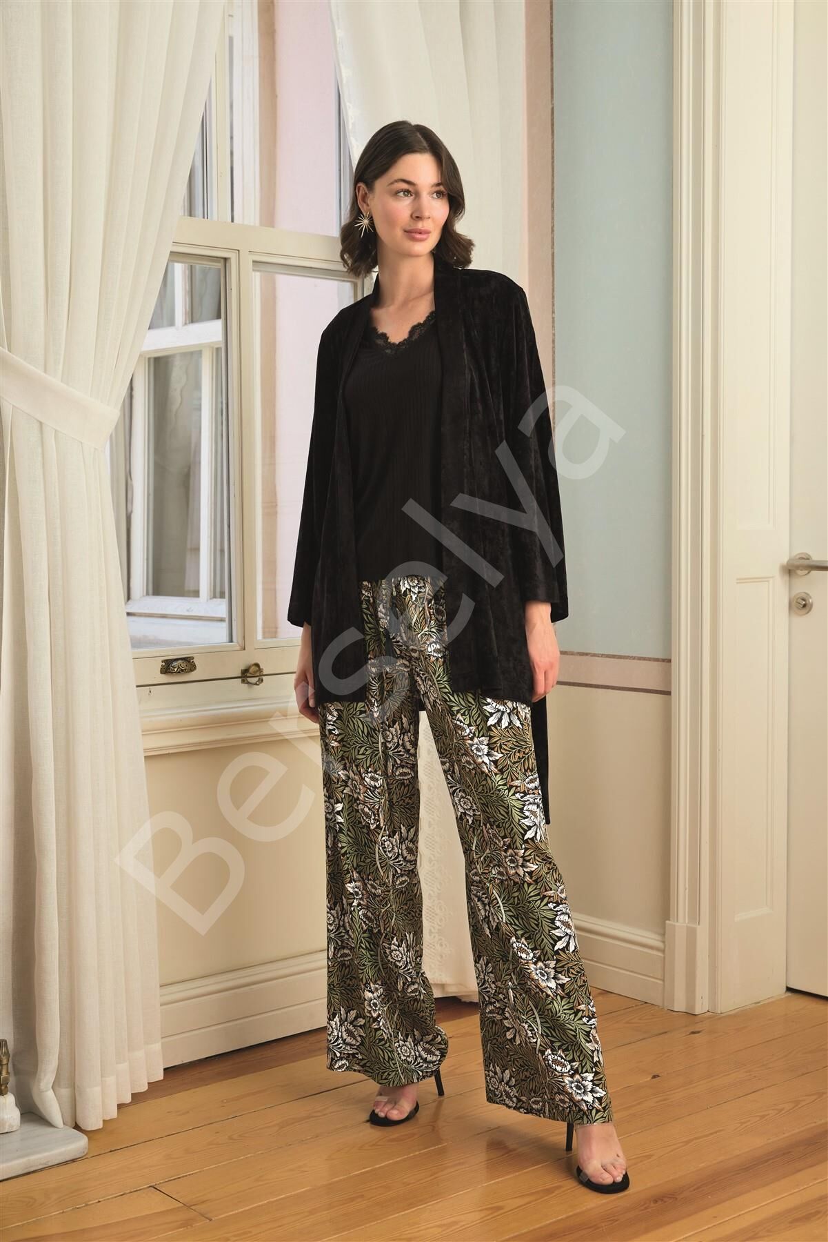 Çiçek Yaprak Ve Etnik Desenli Dantelli 3'lü Pijama Takımı