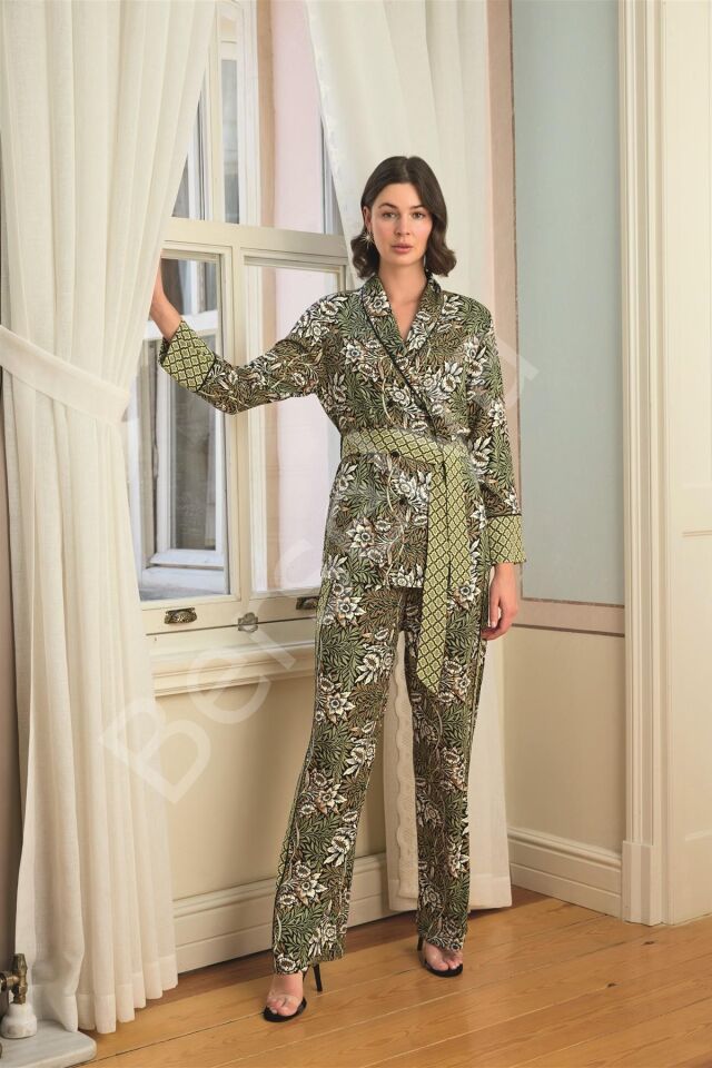 Çiçek Yaprak Ve Etnik Desenli Pijama Takımı