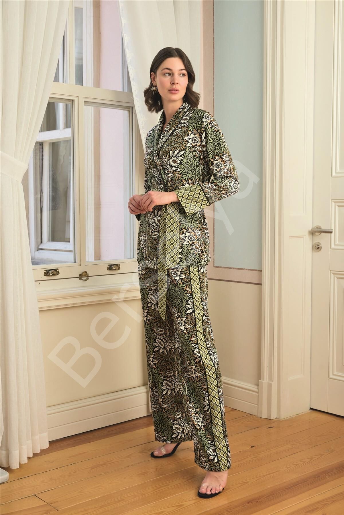 Çiçek Yaprak Ve Etnik Desenli Pijama Takımı