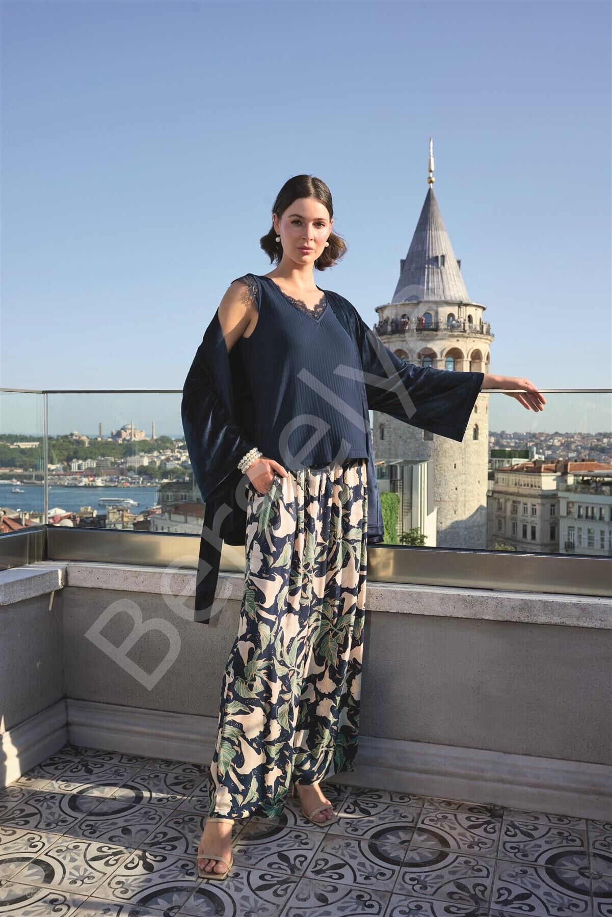 Yaprak Desenli Ve Dantelli 3'lü Pijama Takımı