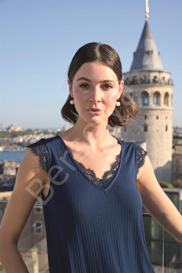 Yaprak Desenli Ve Dantelli 3'lü Pijama Takımı