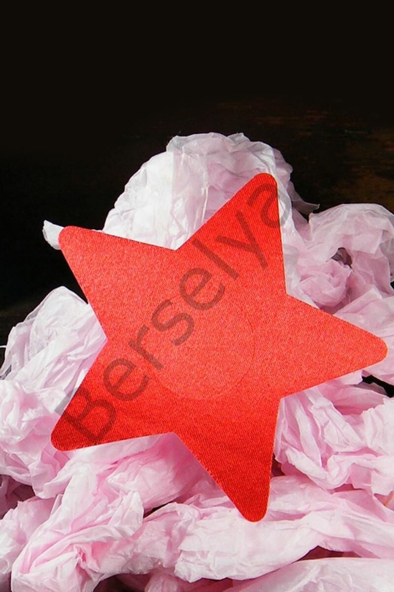 Kırmızı Yıldız Şeklinde Fantezi Göğüs Ucu Kapatıcı