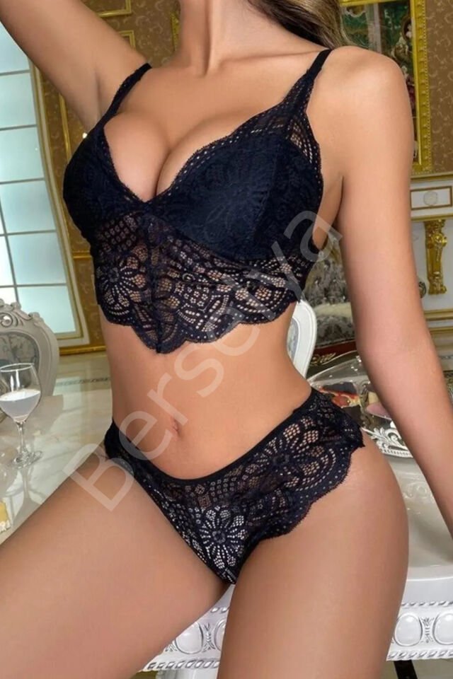 Kadın Siyah Dantel Bralet Ve Slip Külotlu İç Çamaşır Takımı