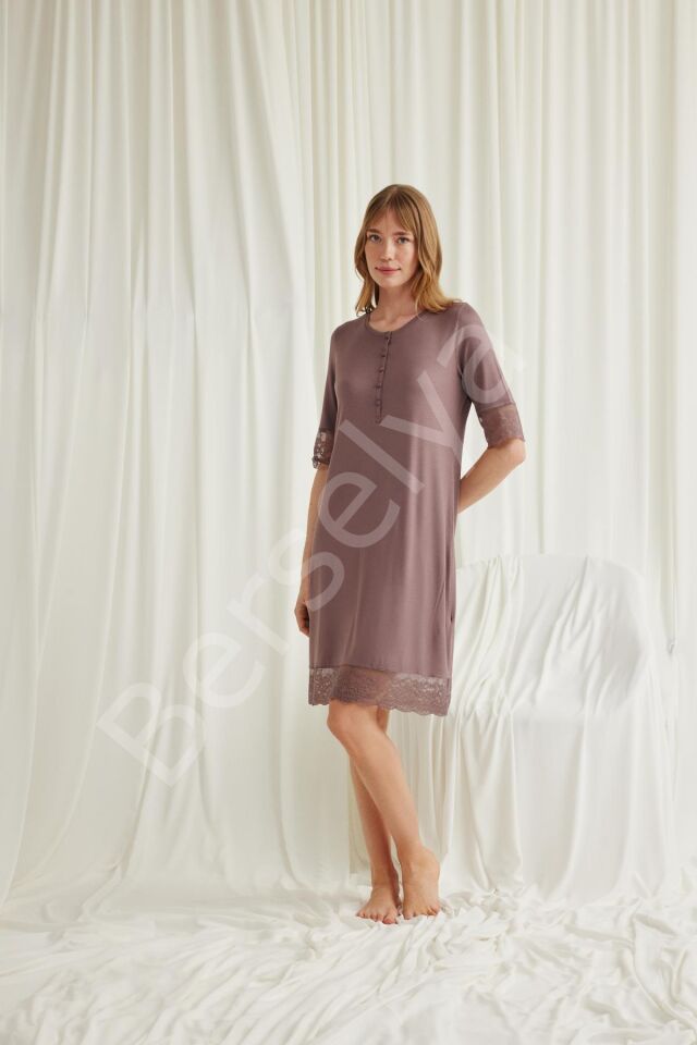 Dantel Detaylı Kısa Kollu Ve Önü Düğmeli Gecelik