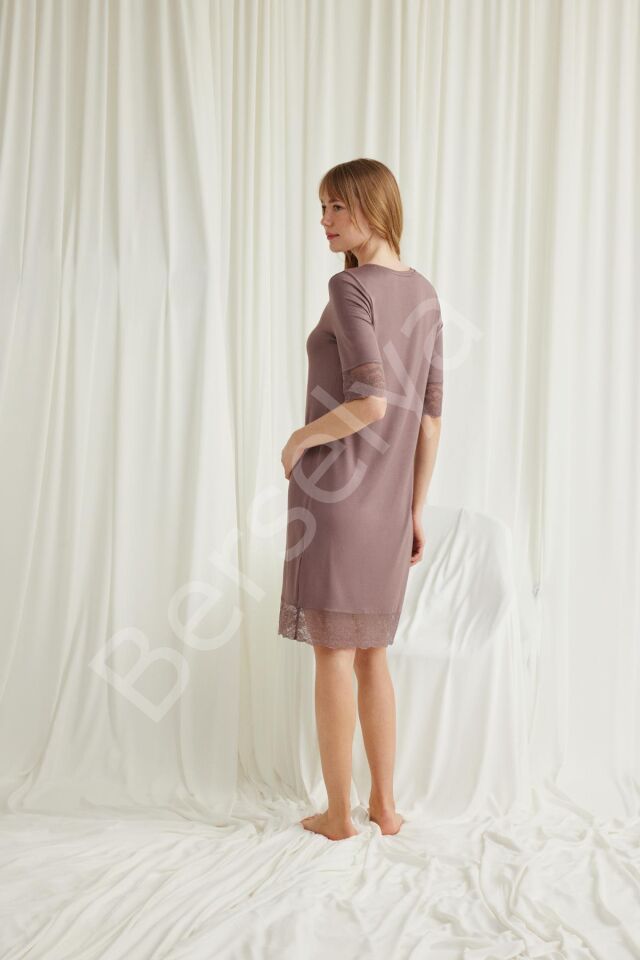 Dantel Detaylı Kısa Kollu Ve Önü Düğmeli Gecelik
