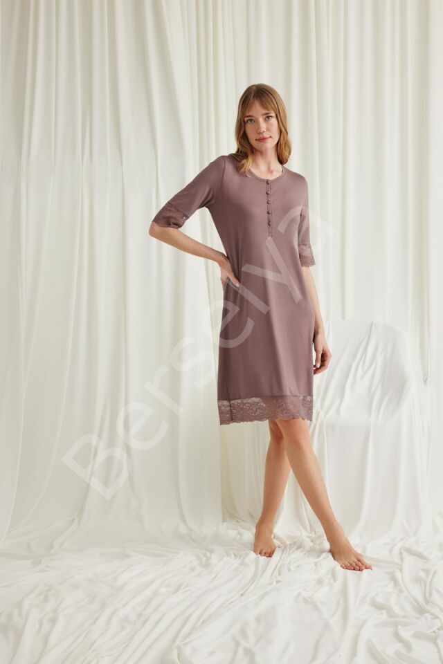 Dantel Detaylı Kısa Kollu Ve Önü Düğmeli Gecelik
