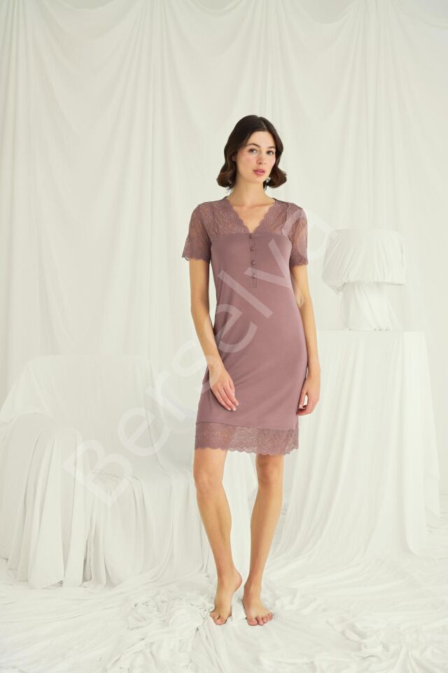 Yakası Kolu Omzu Ve Eteği Dantelli Önü Düğmeli Gecelik