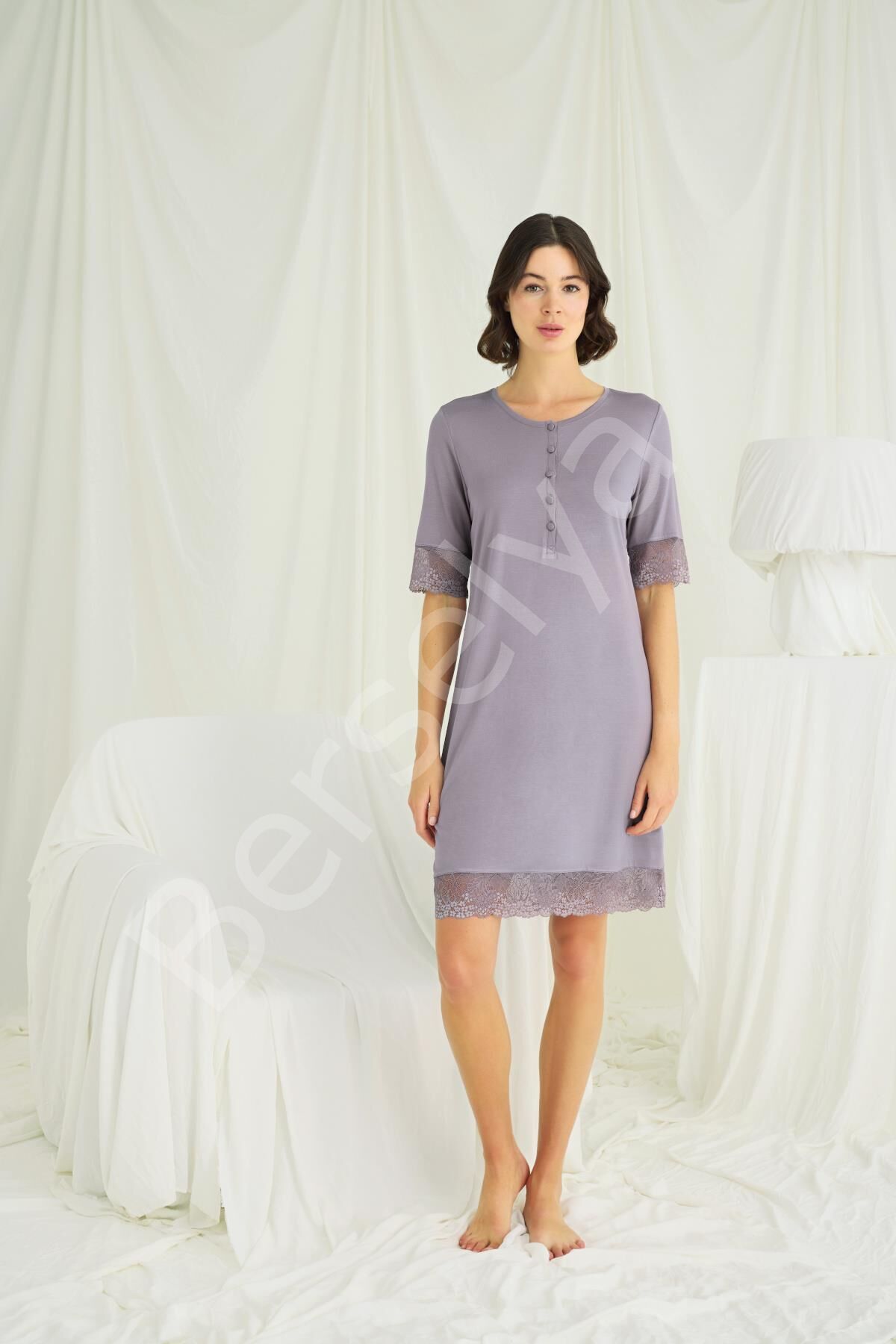 Dantel Detaylı Kısa Kollu Ve Önü Düğmeli Gecelik