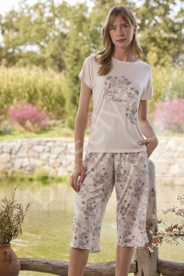 Çiçek Desenli Ve Baskılı ''you Are Awesome'' Kapri Takımı