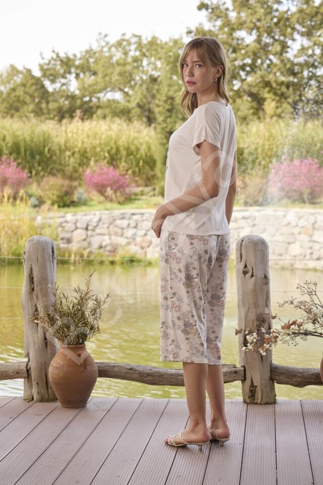 Çiçek Desenli Ve Baskılı ''you Are Awesome'' Kapri Takımı