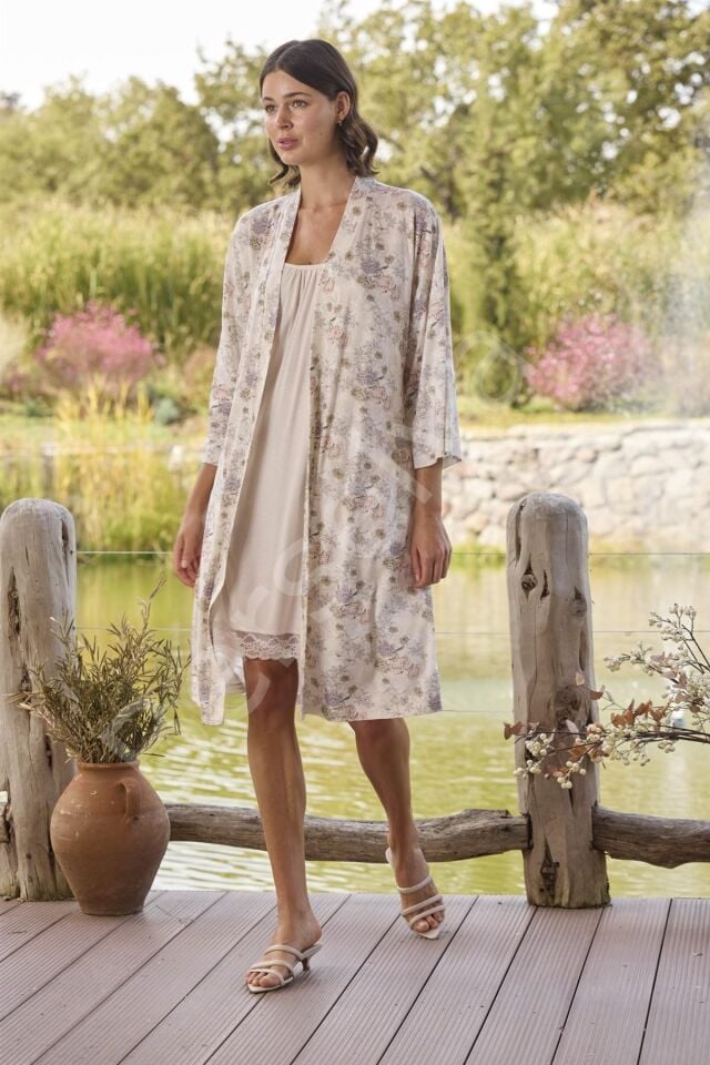 Çiçek Desenli Ve Dantelli Sabahlık Takımı