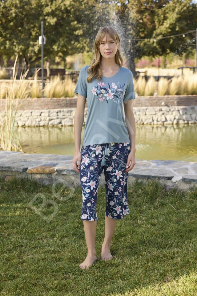 Çiçek Ve Yaprak Desenli Ve Baskılı Kapri Takımı