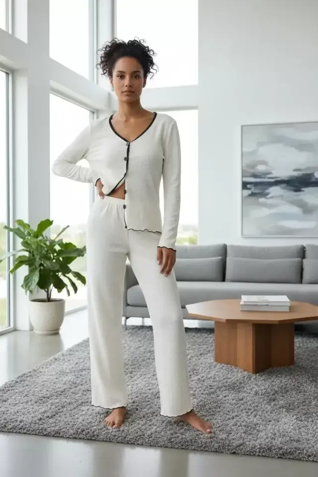 Kadın Beyaz V Yaka Düğmeli Örme Kumaş Rahat Pijama Takımı