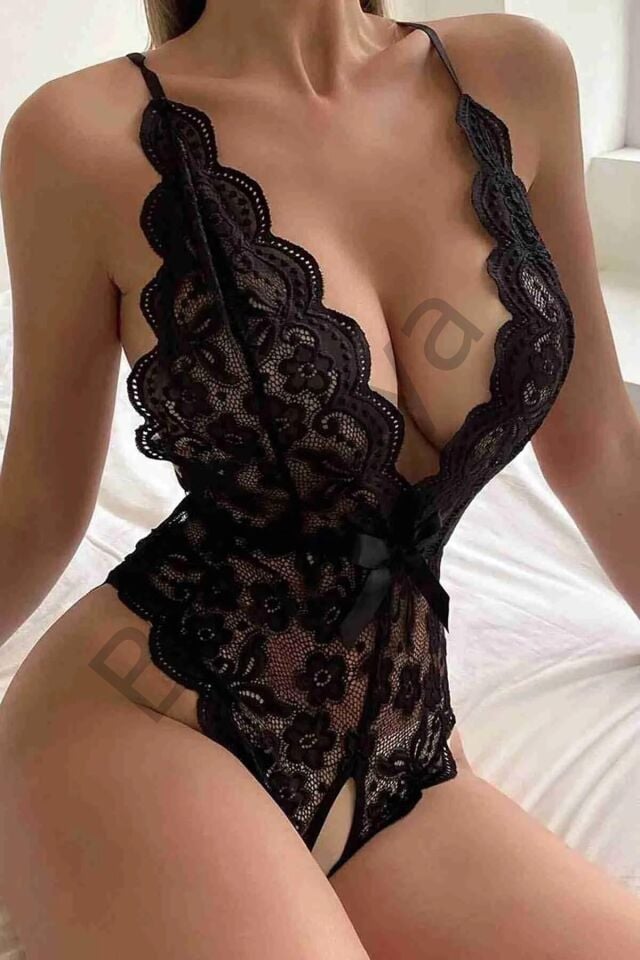 Siyah Özel Bölgesi Açık Fiyonklu Dantel Fantezi Body