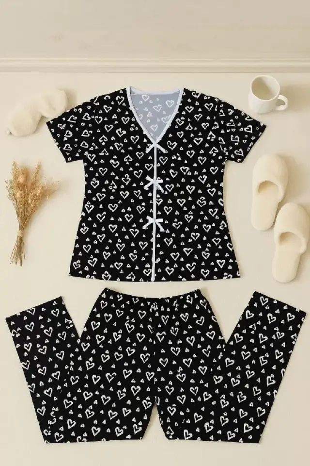 Kadın Siyah Beyaz Kalp Desenli Kısa Kollu Şık Pijama Takımı