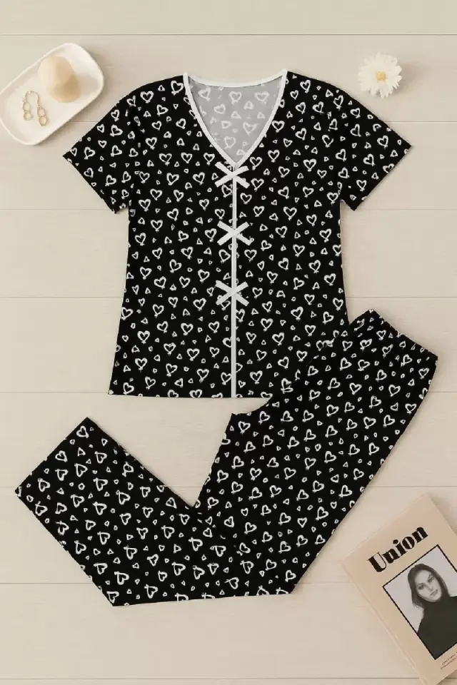 Kadın Siyah Beyaz Kalp Desenli Kısa Kollu Şık Pijama Takımı