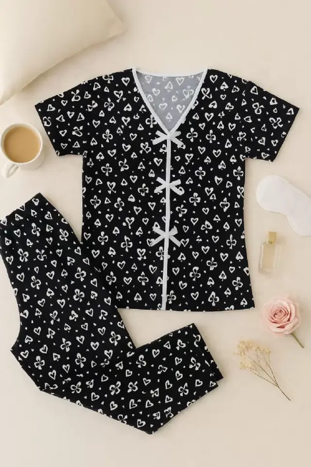 Kadın Siyah Beyaz Kalp Desenli Kısa Kollu Şık Pijama Takımı