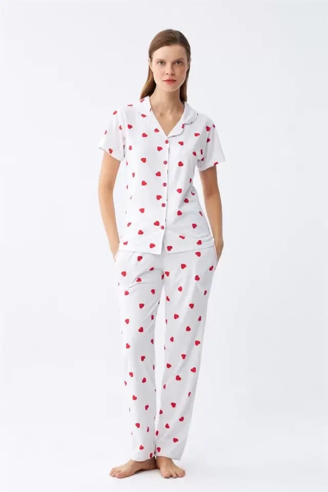 Kadın Beyaz Kırmızı Kalpli Önden Düğmeli Pijama Takımı