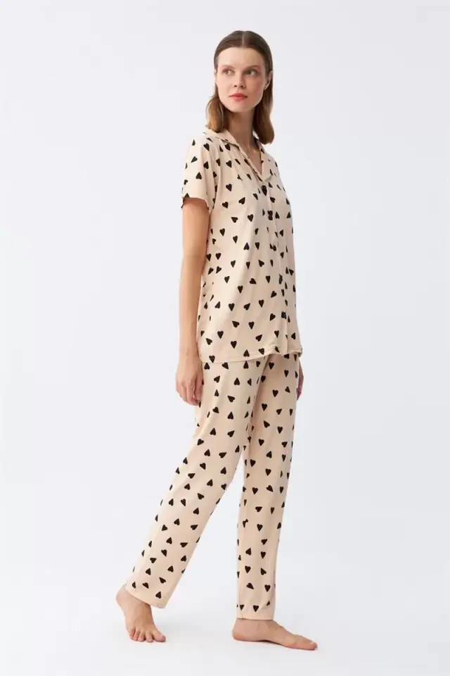 Kadın Krem Rengi Kalp Desenli Önden Düğmeli Pijama Takımı