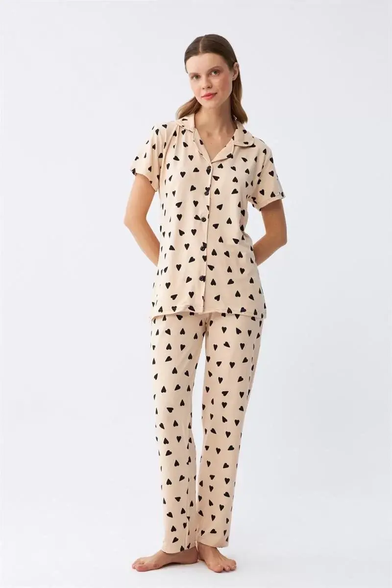 Kadın Krem Rengi Kalp Desenli Önden Düğmeli Pijama Takımı
