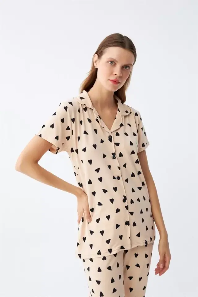 Kadın Krem Rengi Kalp Desenli Önden Düğmeli Pijama Takımı