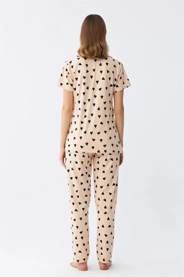 Kadın Krem Rengi Kalp Desenli Önden Düğmeli Pijama Takımı