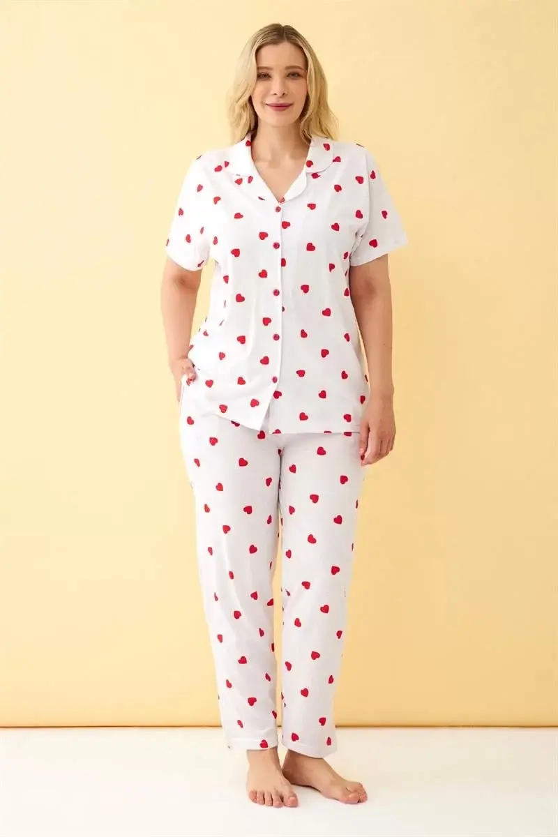 Kadın Beyaz Kırmızı Kalp Desenli Önden Düğmeli Büyük Beden Pijama Takımı