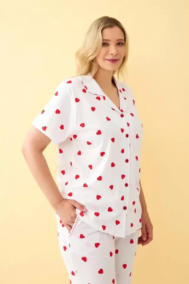 Kadın Beyaz Kırmızı Kalp Desenli Önden Düğmeli Büyük Beden Pijama Takımı