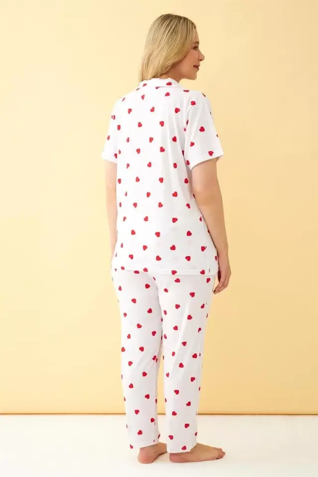 Kadın Beyaz Kırmızı Kalp Desenli Önden Düğmeli Büyük Beden Pijama Takımı