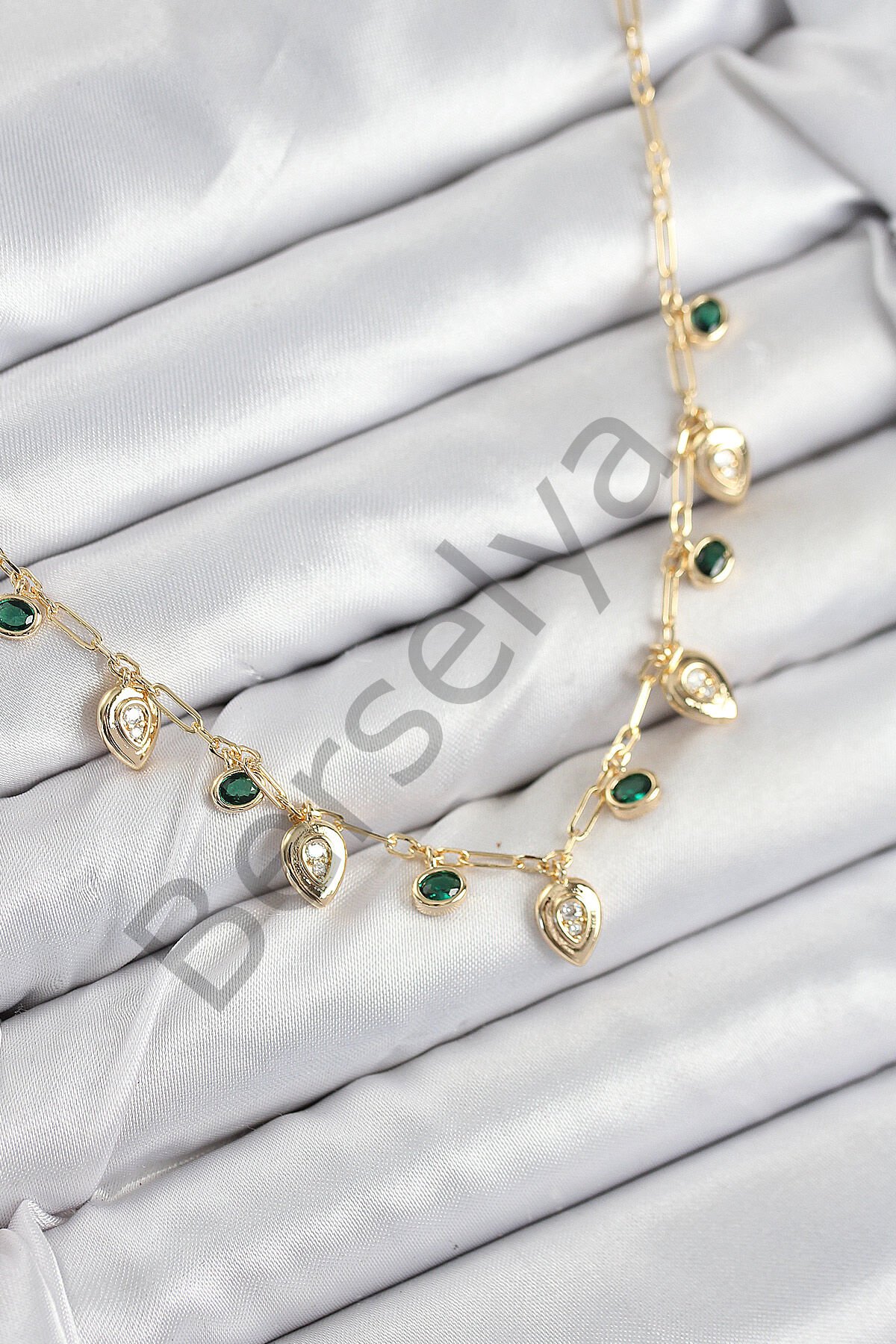 Pirinç Zirkon Taşlı Sallantılı Damla Model Gold Renk Kadın Kolye