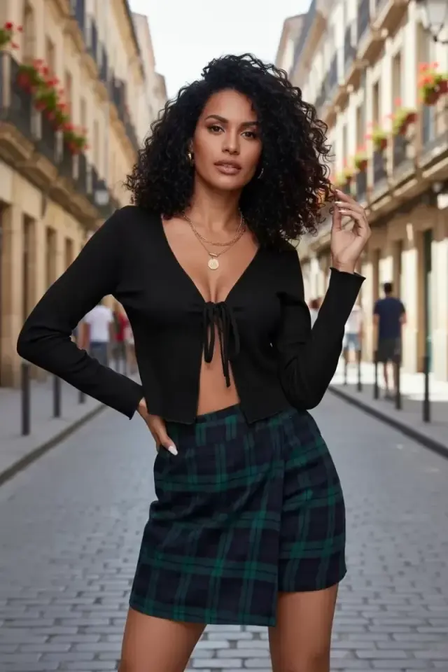 Kadın Siyah Şık Kesim Önden Bağcıklı Uzun Kol Crop Bluz