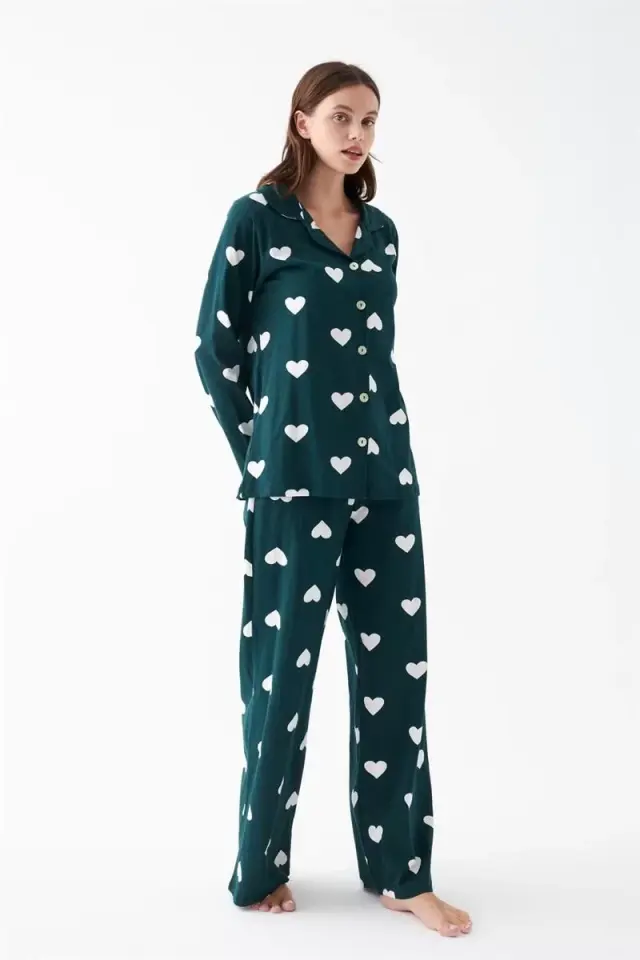 Kadın Zümrüt Yeşili Kalp Desenli Düğmeli Pamuklu Pijama Takımı