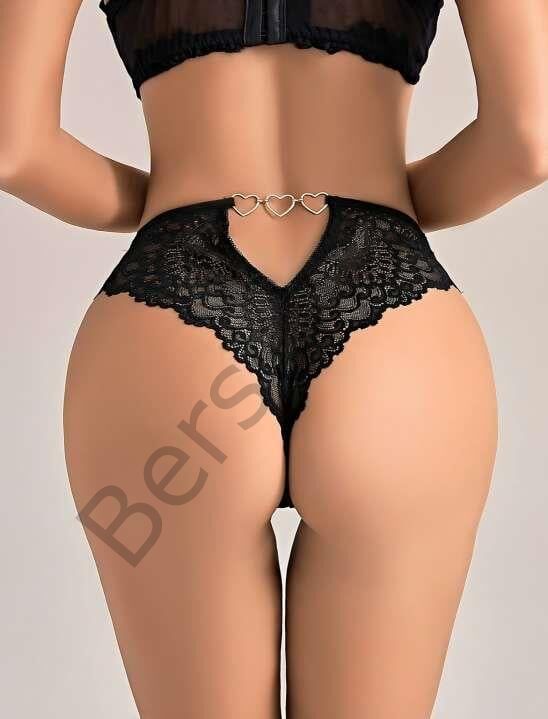 Siyah Dantel İşlemeli Arkası Kalp Detaylı Fantezi String Tanga